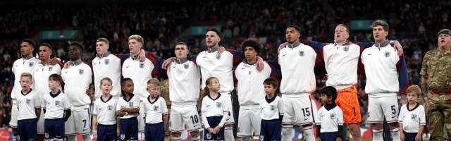 B体育入口-南门下课三狮露出獠牙？英格兰历史首次输给希腊