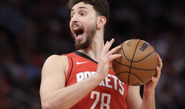 B体育入口-组织中锋！赛季场均20分6助攻的中锋：张伯伦、约基奇、申京