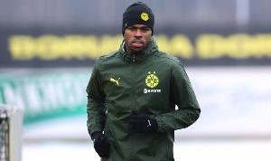 记者：楚克乌梅卡已经完成体检，将与多特签约至2030年